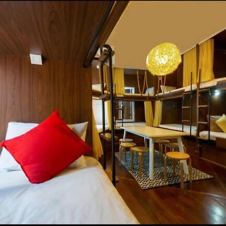 100 Years Building Bangkok Old Town By Seen Hostel Bagian luar foto